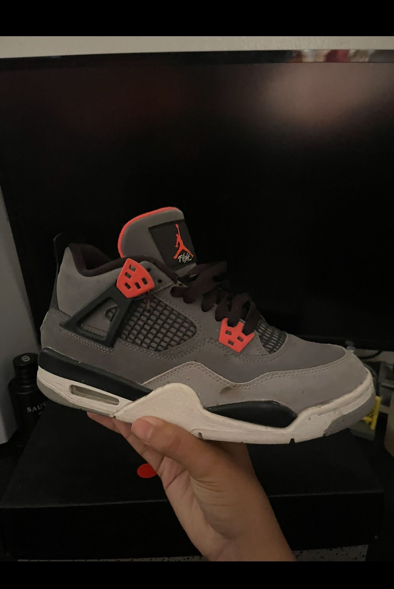 Jordan 4 ( Size 7 )