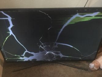 Cracked screen n led 40’ 4K Samsung