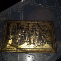 Vintage Gold-Tone Decorative Metal Tin / Trinket Box – Embossed Colonial Scene