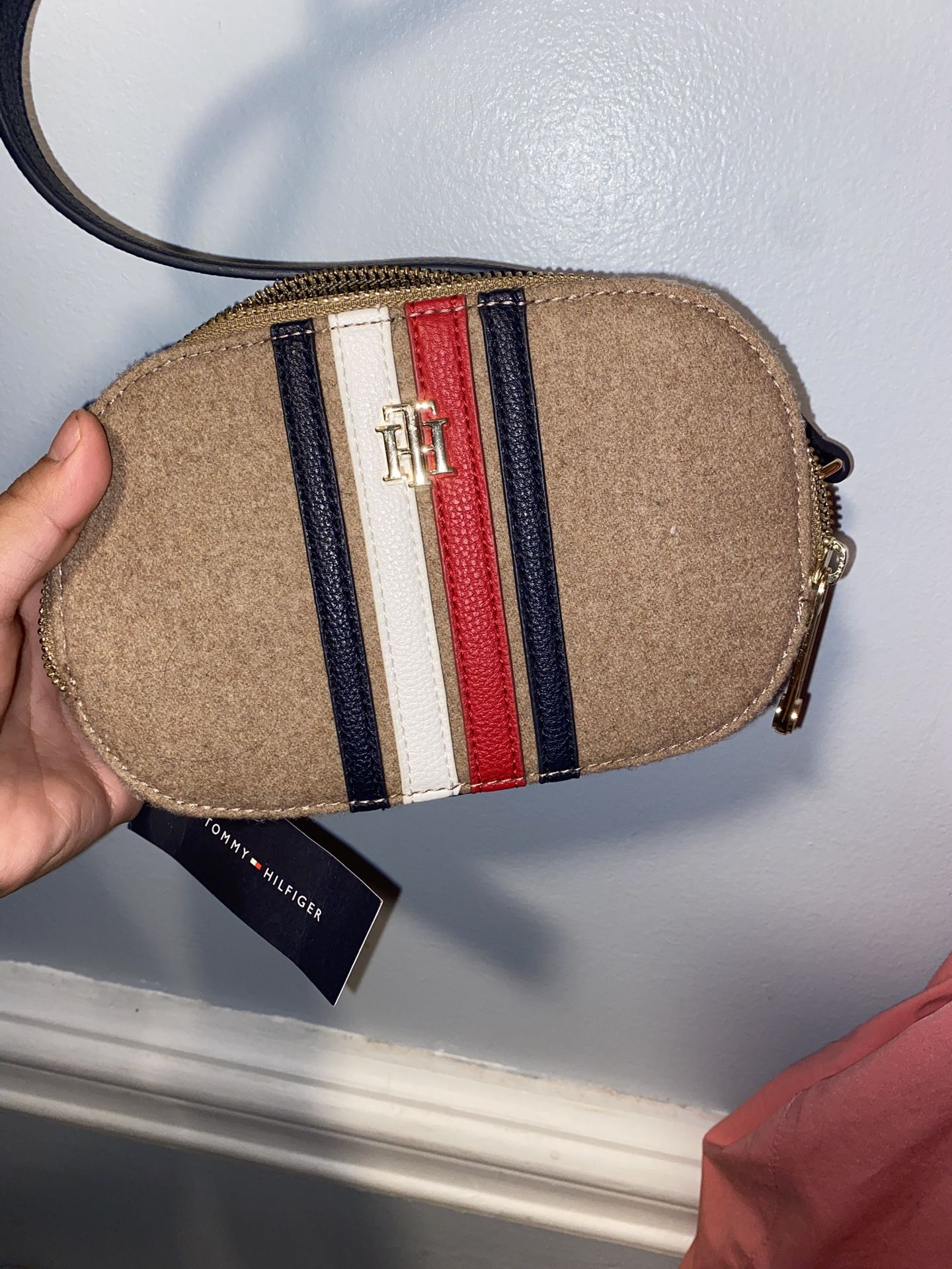 Tommy Hilfiger Crossbody Bag