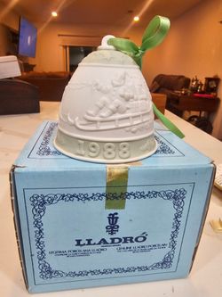 Lladro 5525, 1988 Christmas Bell Ornament w/ Original Box & Paperwork
