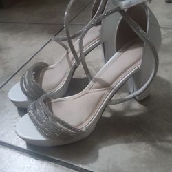 Top Moda size 7 White Rhinestone Platform High Heels