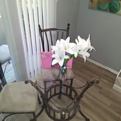 Exquisite Dining Table 