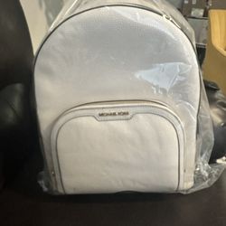 Brand new Michael Kors Jaycee Large Leather Backpack in Light Cream.
