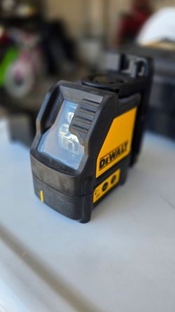 Dewalt DW088 - Self-Leveling Cross-Line Laser Level