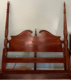 Chippendale Style Queen Size Four Poster Bed