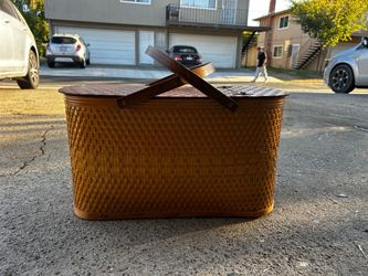 Vintage Woven Wicker Picnic Basket Double Handle Hinged Wood Lid 18x12