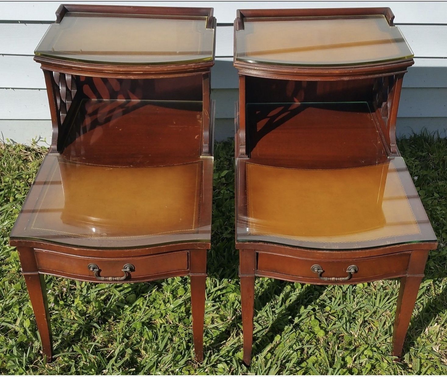 2 Vtg Imperial Mahogany Model 123 Leather Top & Original Glass Side End Tables