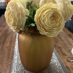 Vase w/flowers