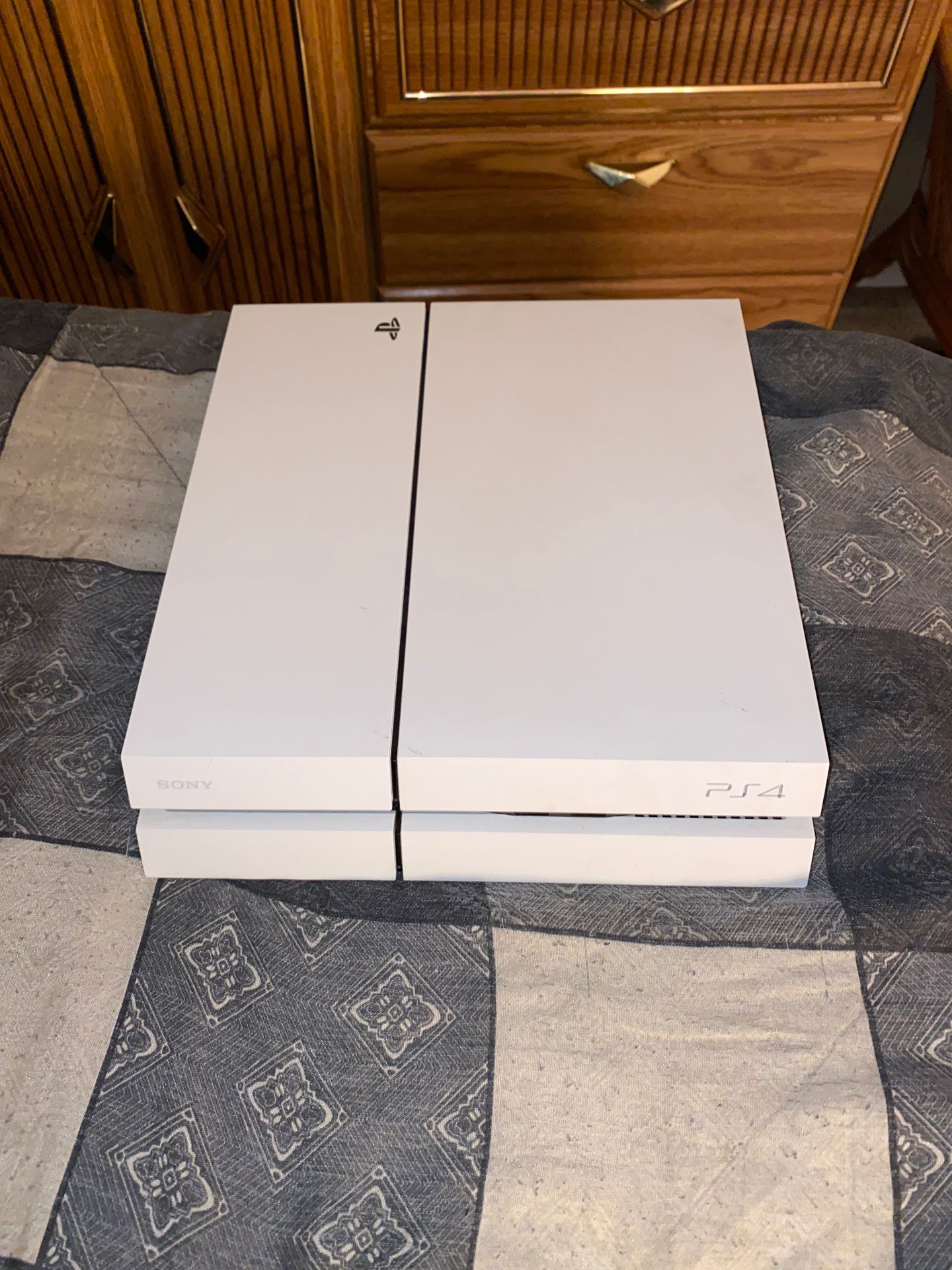 ~Console Only~ Limited Edition White PS4 (1 TB)