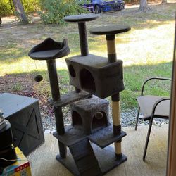 Cat climber Scratch Post Great Condition