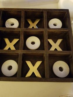 Marble tic tac toe game set with wooden storage