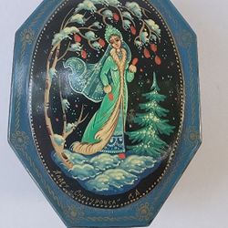 Vtg Russian Box Lacquer Signed 
