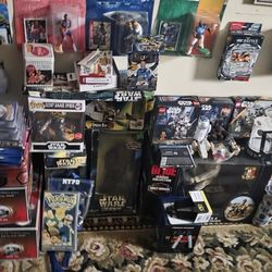 Pokemon Starwars Figurines In Package 