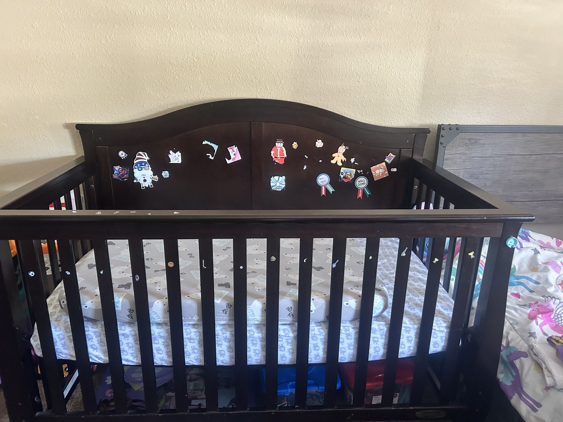 Baby Crib & 2 Mattress & 2 Sheets And 2 Mattress Covers 
