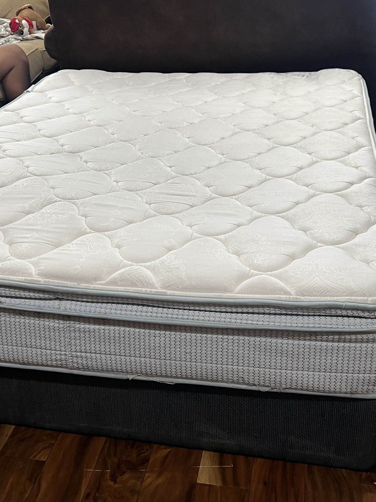 USED QUEEN SIZE PILLOWTOP MATTRESS WITH BOX SPRING DELIVERY AVAILABLE