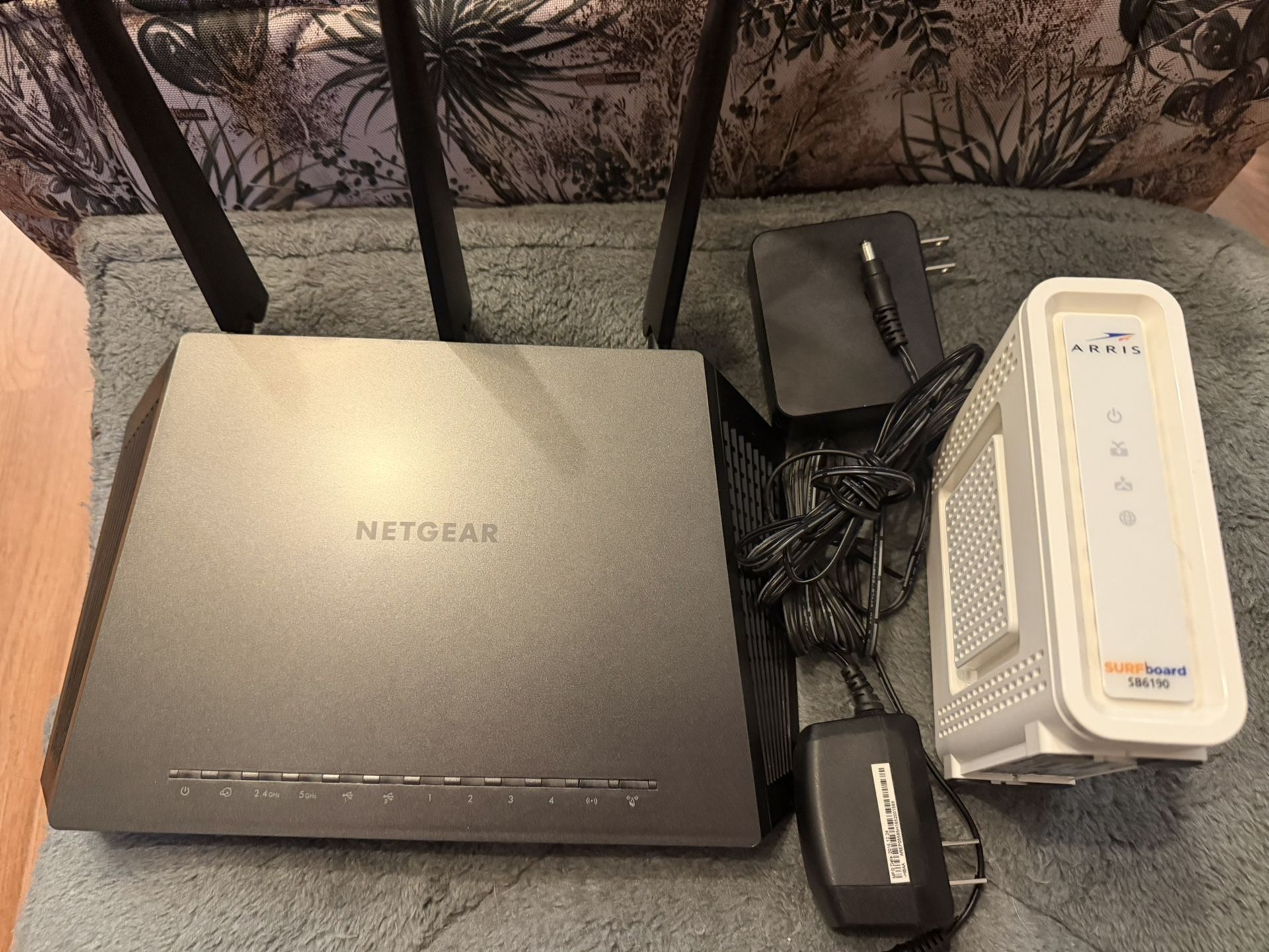 Arris SB6190 DOCSIS 3.0 Cable Modem /NETGEAR NIGHTHAWK AC1900 Dual Band WiFi Router Combo 65.00