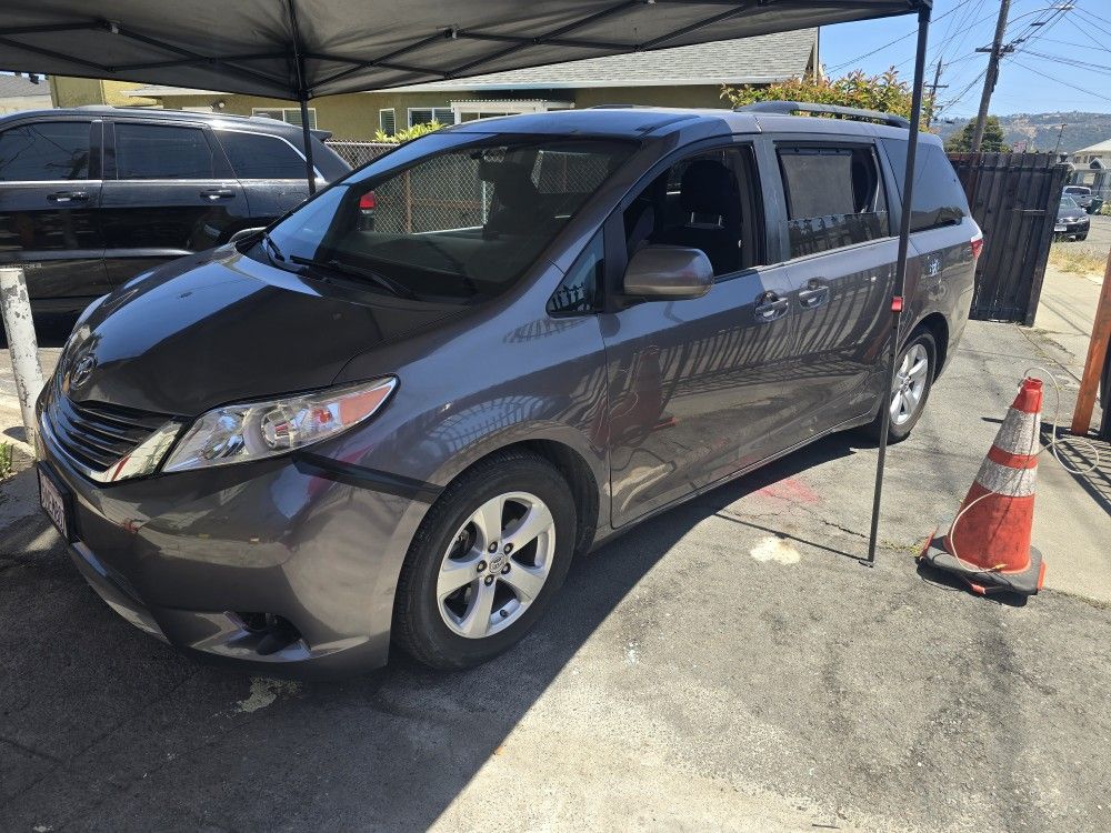 2016 Toyota Sienna
