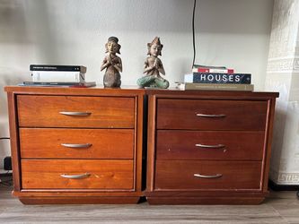Vintage solid Colombian wood nightstands - matching set of 2
