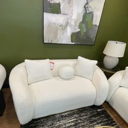 White Boucle Teddy Sherpa Sofa / Sofá Cómodo