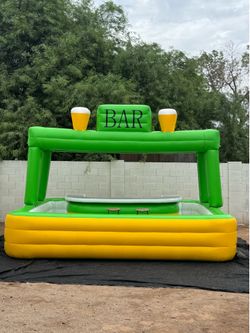 Giant Inflatable pool bar for adults