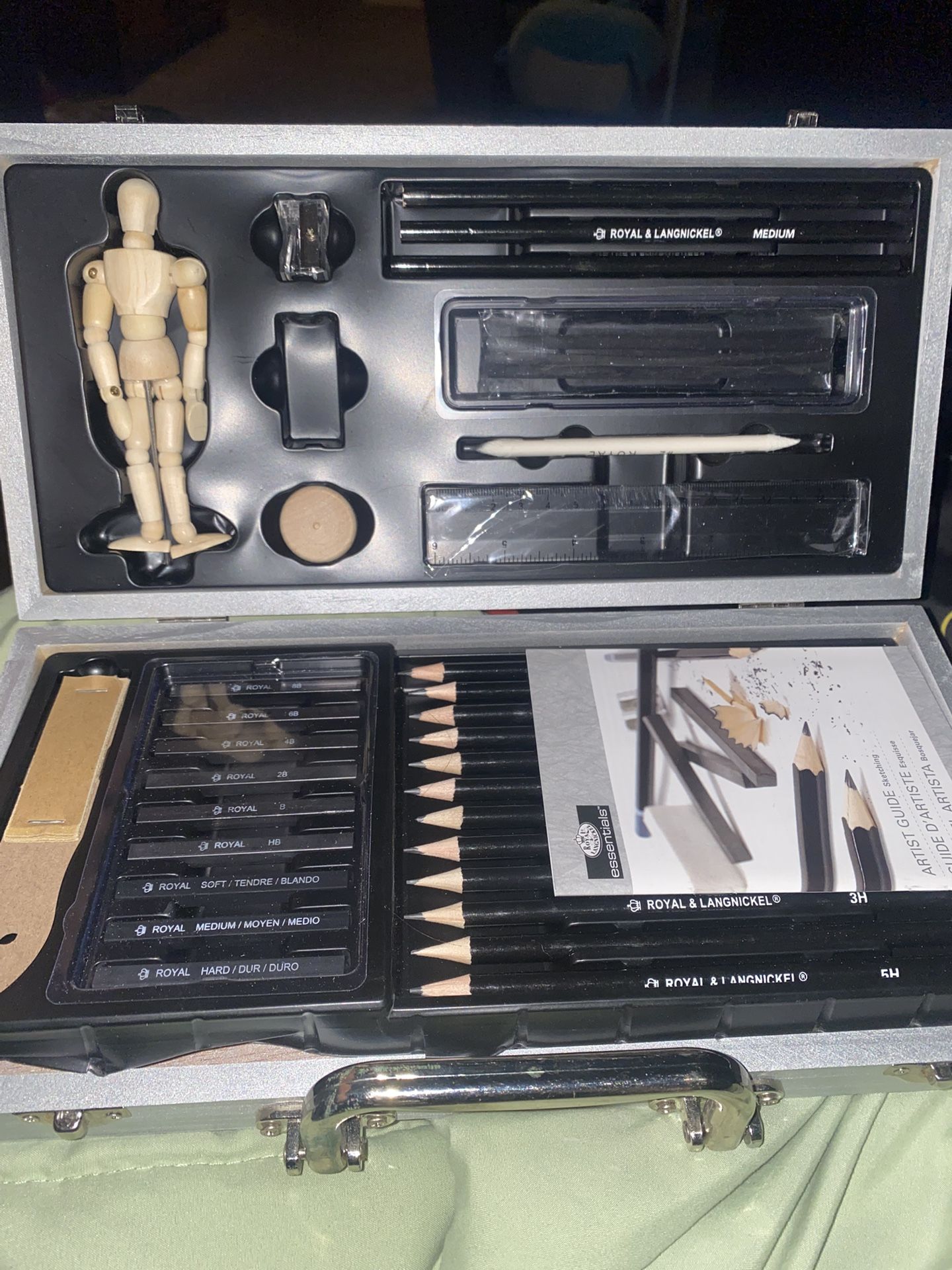 Royal Langnickel Essentials Sketching Art Set