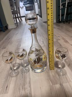 Vintage Decanter Set with 4 Cordial Glasses – Hand Painted Gold & Floral