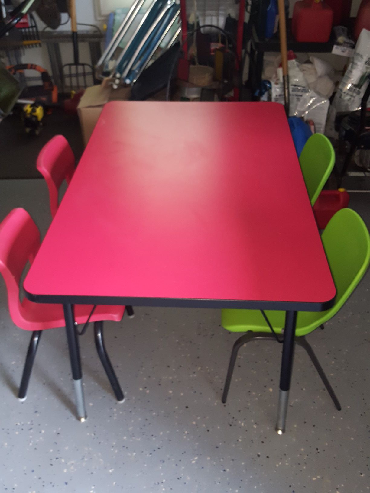Kids table and 4 chair set