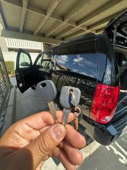 Car Keys N Remotes/ Llaves Con Control