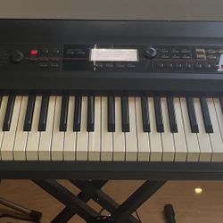 Korg KROSS 88-Key Fully Weighted Music Workstation/ Synth/ Controller