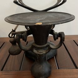 Antique General Store Heavy Cast Iron Weighing Scale 