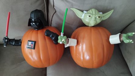 2 Star Wars Halloween Pumpkin Decorations EUC Yoda & Darth Vader
