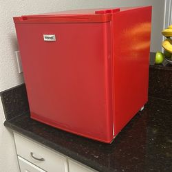 Hanai BC-50 Mini Refrigerator