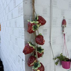 Vintage Ristra Ceramic Strawberries On A Braided Rope Home Garden Decor Detailed