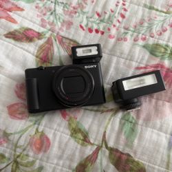 SONY ZV-1 II with two external flashes