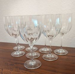Set of 8 Wine Glasses