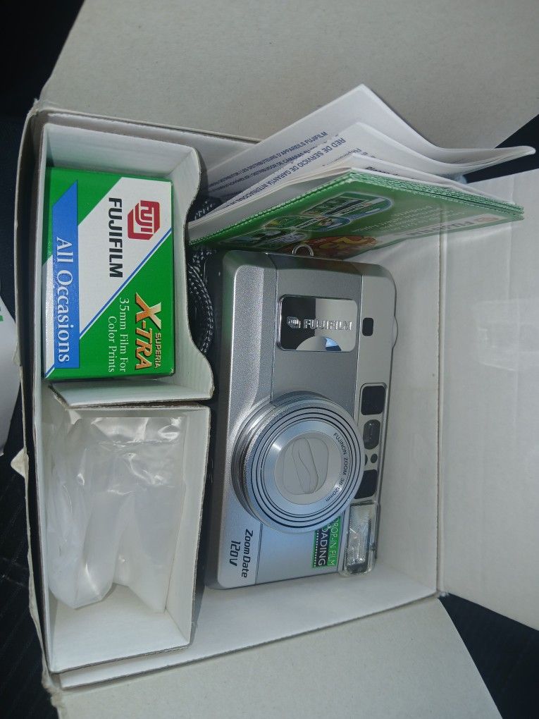 Fuji 35mm Camera Zoom Date 120V
