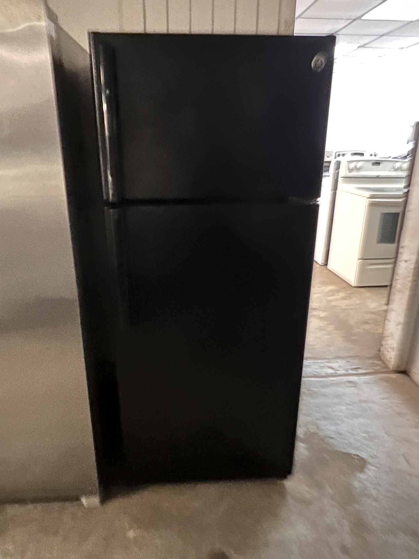 Top Freezer GE Black Refrigerator Great Condition 
