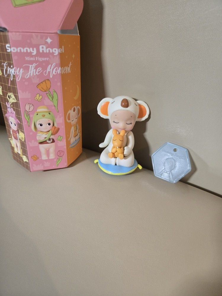 Sonny angel Enjoy the moment Spiritual Growth White Suite with Robby toy decor