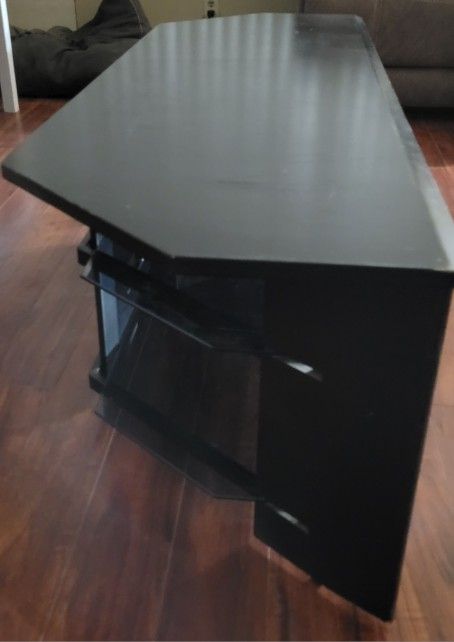 Entertainment Stand | Glass Shelves