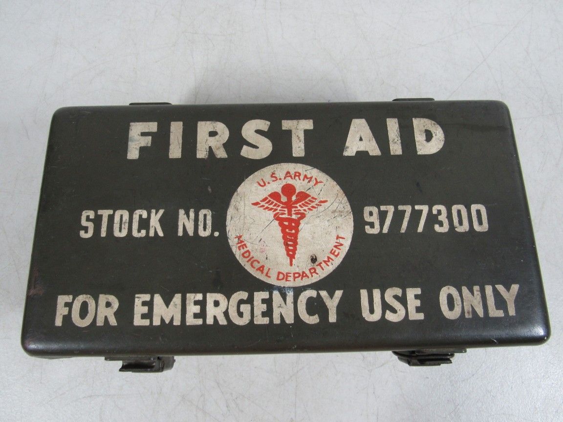 WWII U.S. Army First Aid Kit Military Jeep Medic & Original Contents
