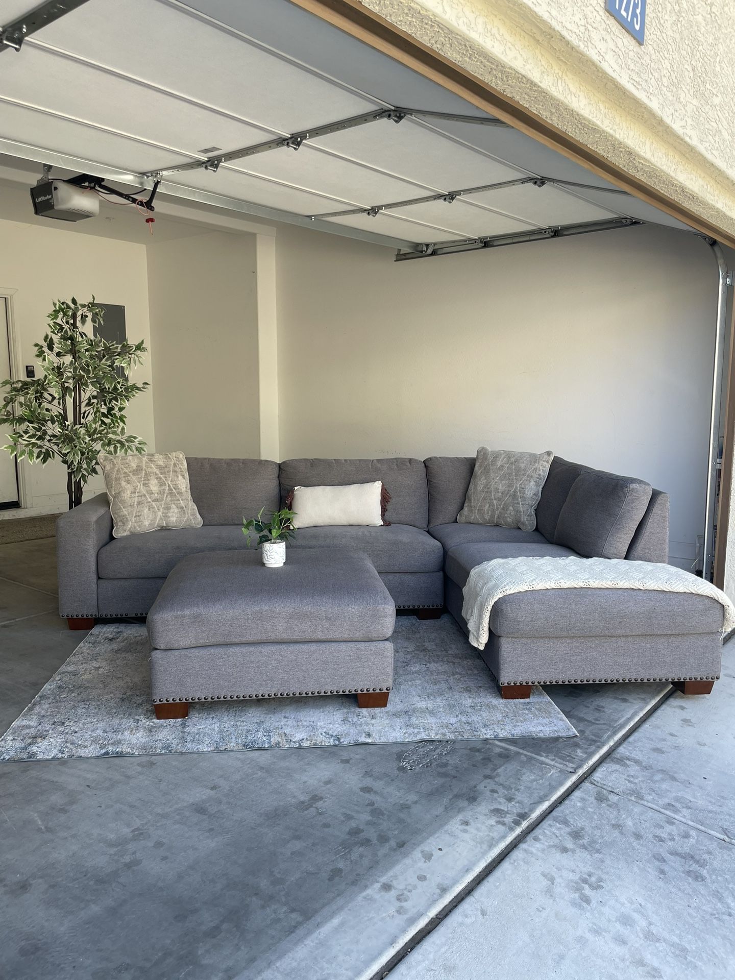Gray Sectional Couch With Ottoman