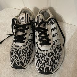 ADIDAS Women Khaki White And Black Cheetah Print Size 7