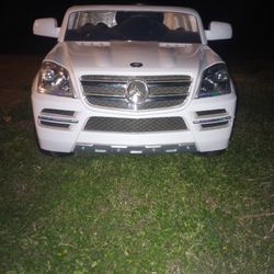 Rollplay 6V Mercedes-Benz GL450 SUV Powered Ride-On - Whit