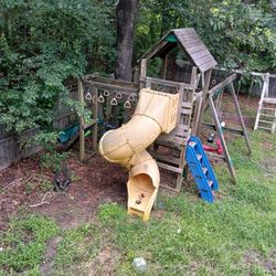 Play Set Selling Like Brand-new 