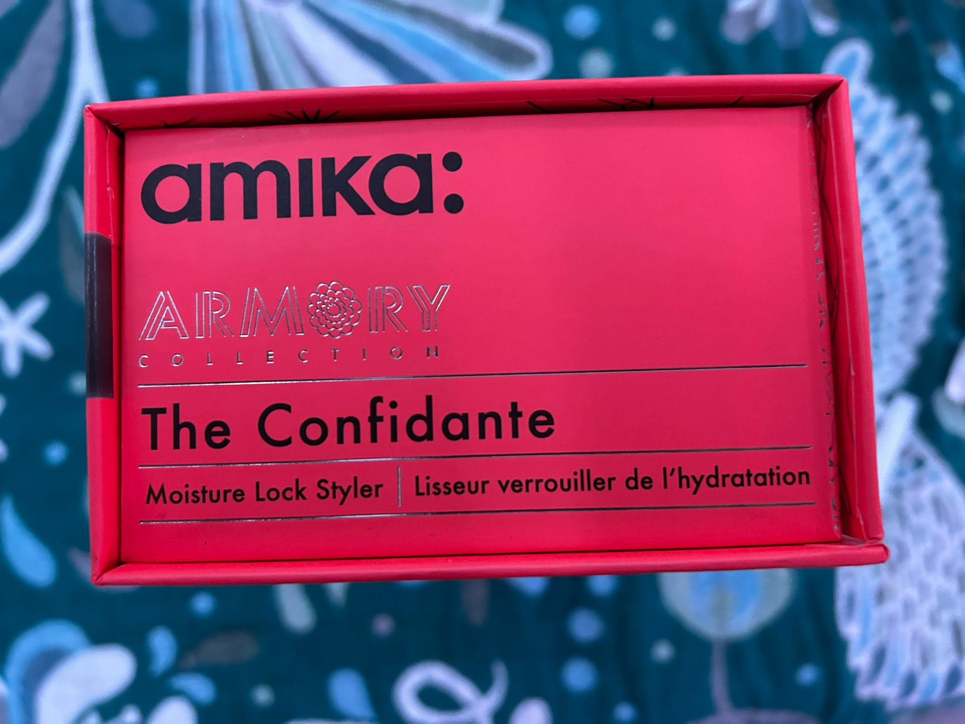 AMIKA The Confidante Moisture Lock Hair Straightener 