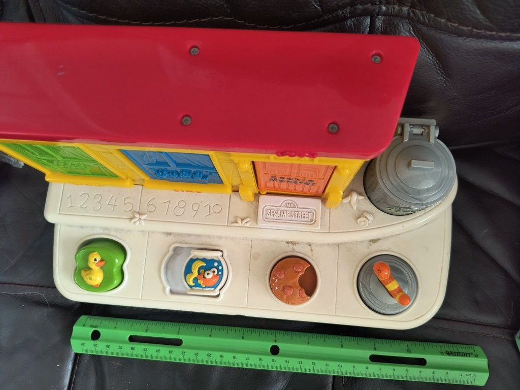 Fisher-Price Sesame Street Singing Pop-Up Pals