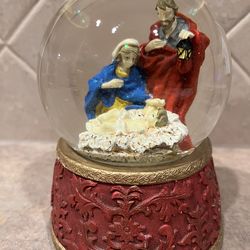 Nativity Polystone Musical Glass Water Globe