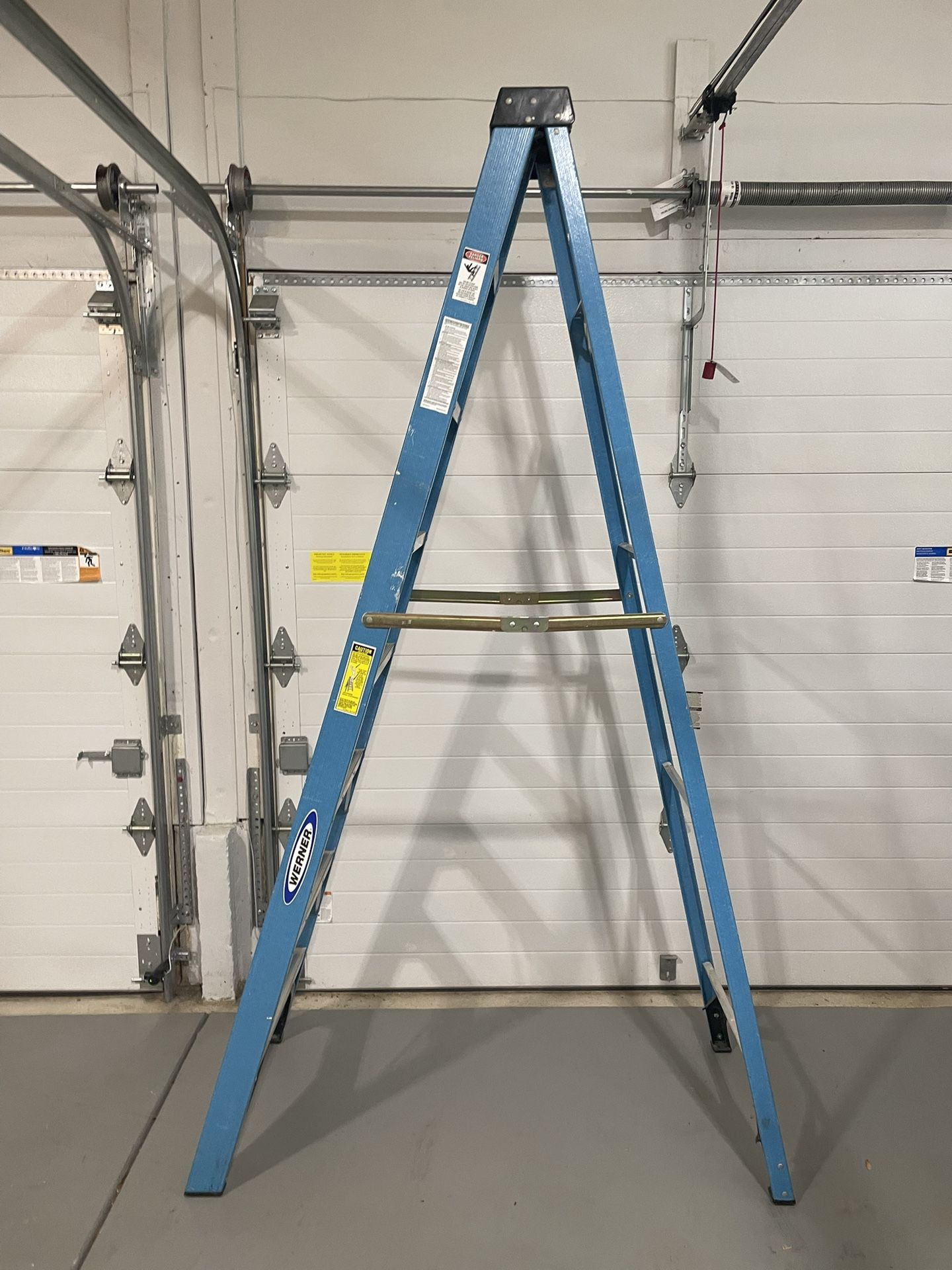 8Ft Werner Fiberglass step ladder, Type I