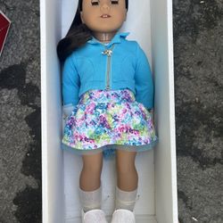 Vendo Está Muñeca Nueva Viene Con Todo Y Libro  Original 